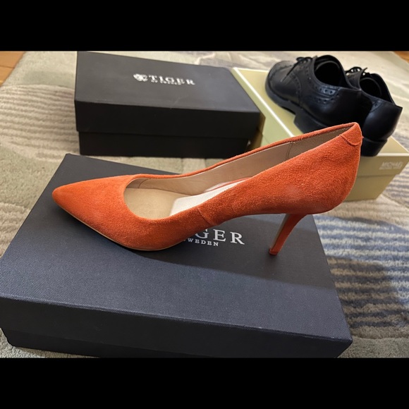 Sweden Brand Classic Pump - Picture 2 of 4